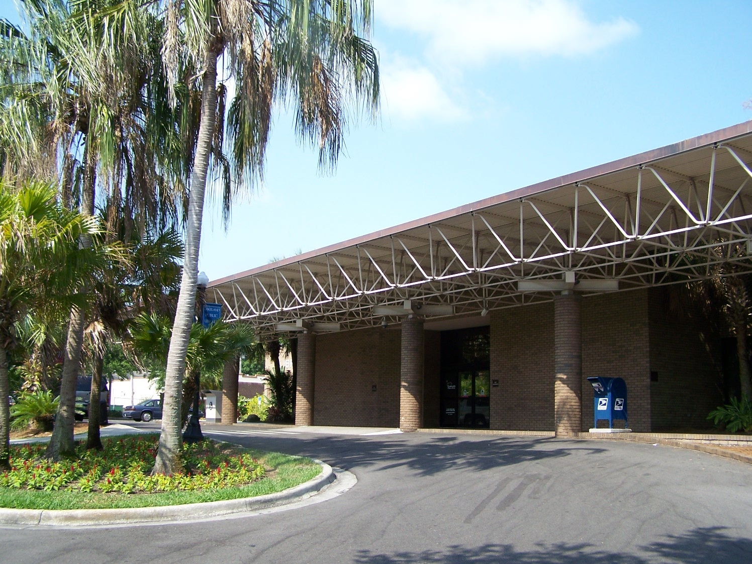 View of the front entrance and drive at the Lakeland Public Library
