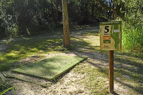Holloway Park Disc Golf Hole 1 Photo