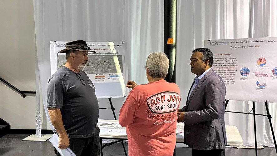 Three people in a conversation at the Memorial Blvd Public Meeting #2
