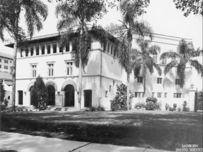 Circa 1938 photograph of multi-story building, Mayhall Auditorium, which was built in 1927 as the City Auditorium, adjacent to City Hall and surrounded by palm trees; link to "Vanished Lakeland" flickr album