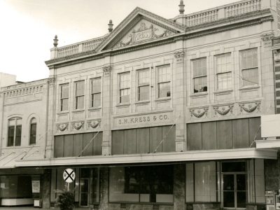 Street view of S.H. Kress and Company five and dime building in 1938; link to "Vanished Lakeland" Flickr album